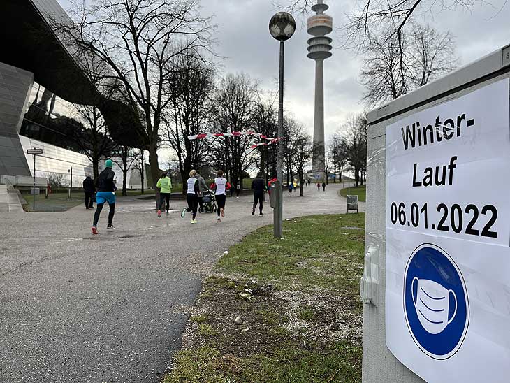 Winterlaufserie München 2022 Teil 2: Lauf über 15 km am 06.01.2022 im Olympiapark, München (©Foto: Martin Schmitz)